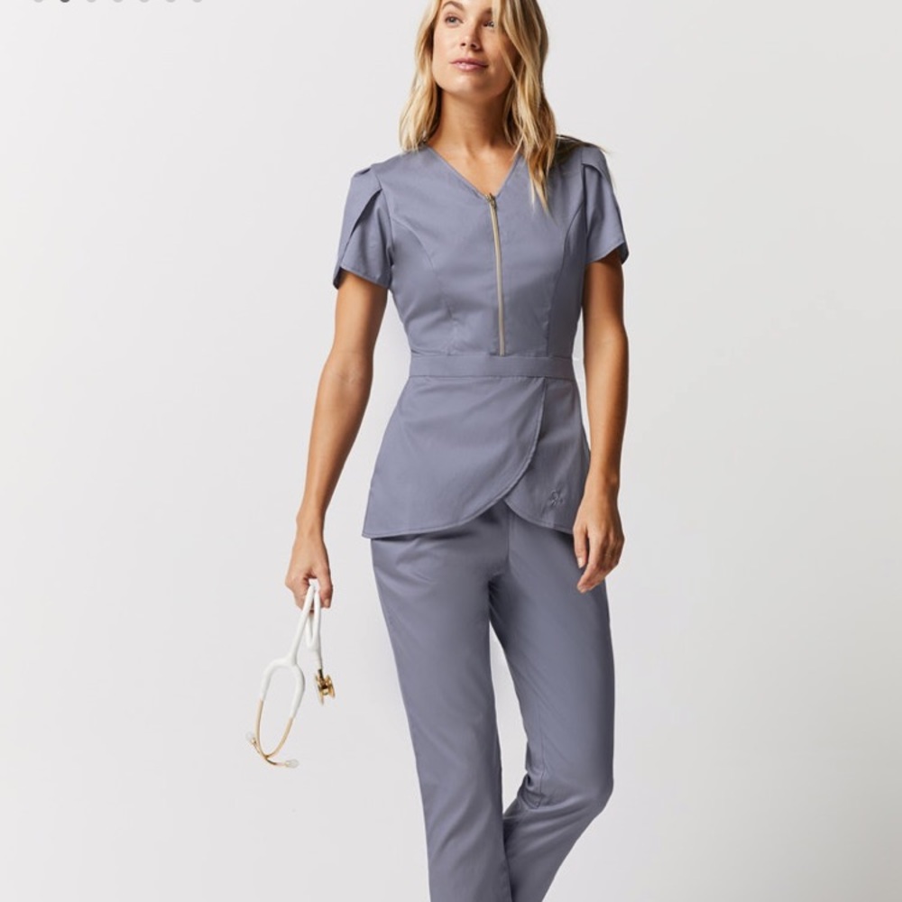 Jaanuu Scrub Top in Gray. Brand new w/ tags